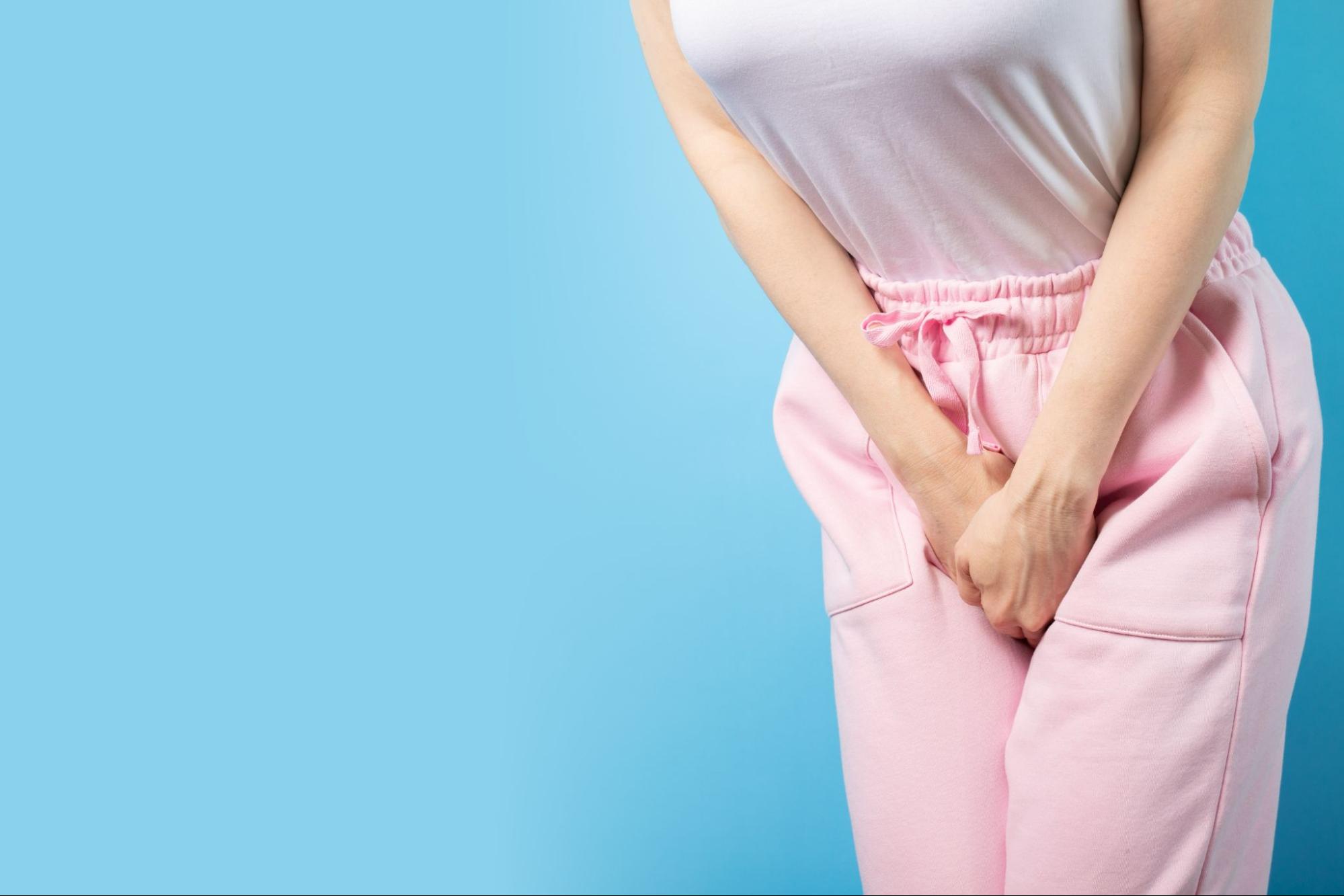 ncontinência urinária, mulher segurando a virilha, bexiga dolorida, micção urgente, doença.