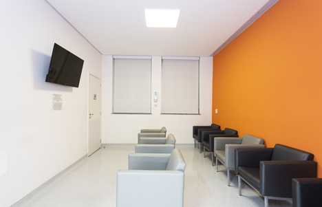 Foto da sala de espera para exame de medicina fetal