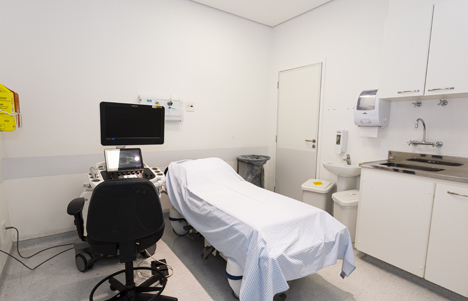 Foto da sala de consultório para exames de medicina fetal