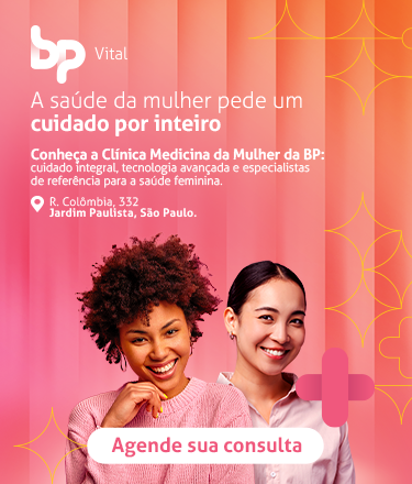 Banner sobre Medicina da Mulher BP na cor laranja e com uma mulher de óculos sorrindo