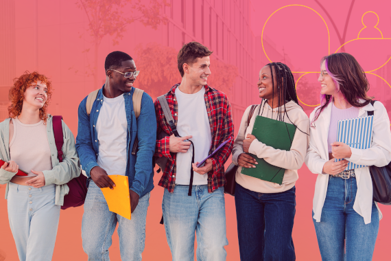 Foto de quatro jovens sorrindo